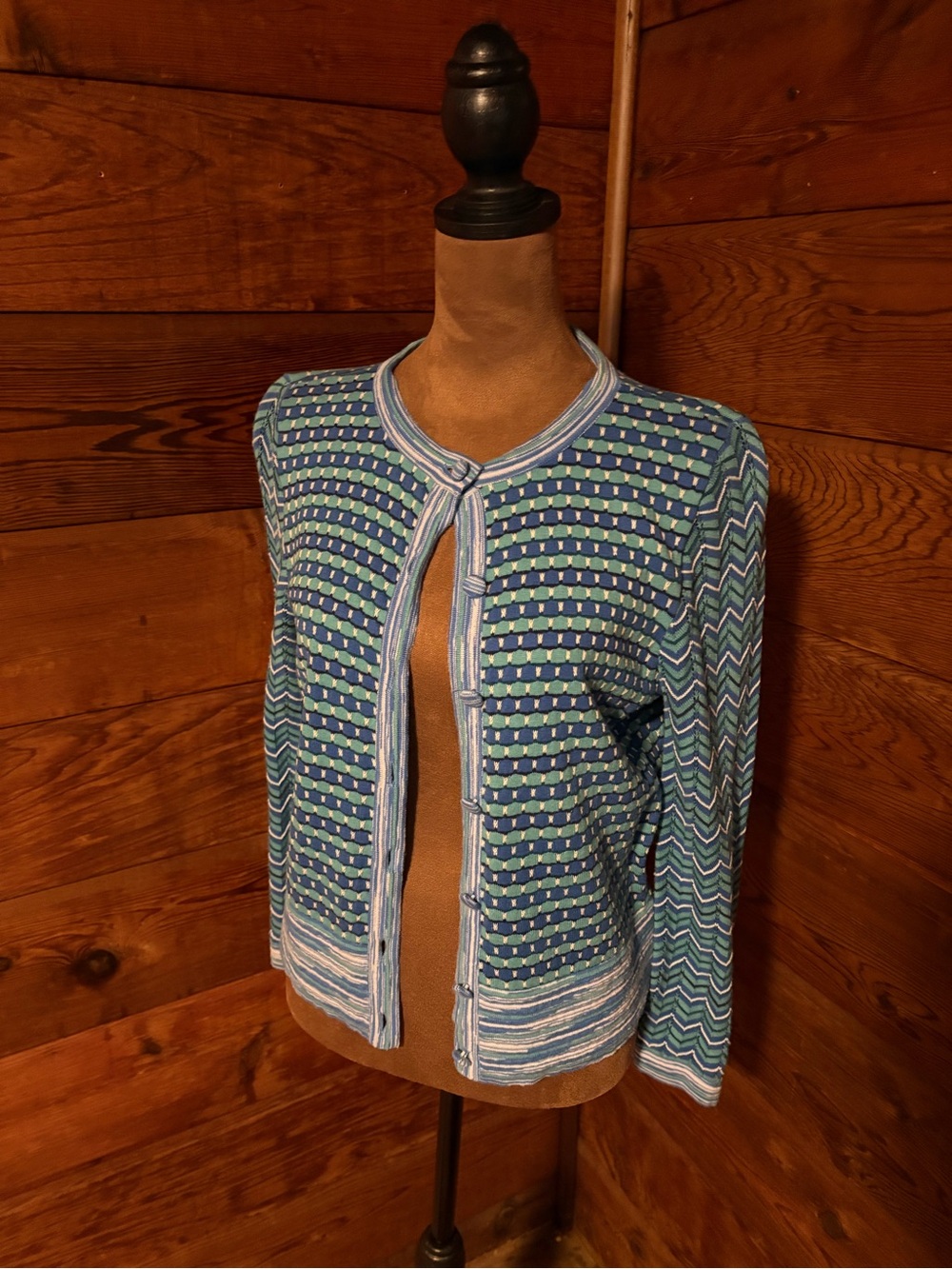 AXCESS WOMEN’S CARDIGAN.